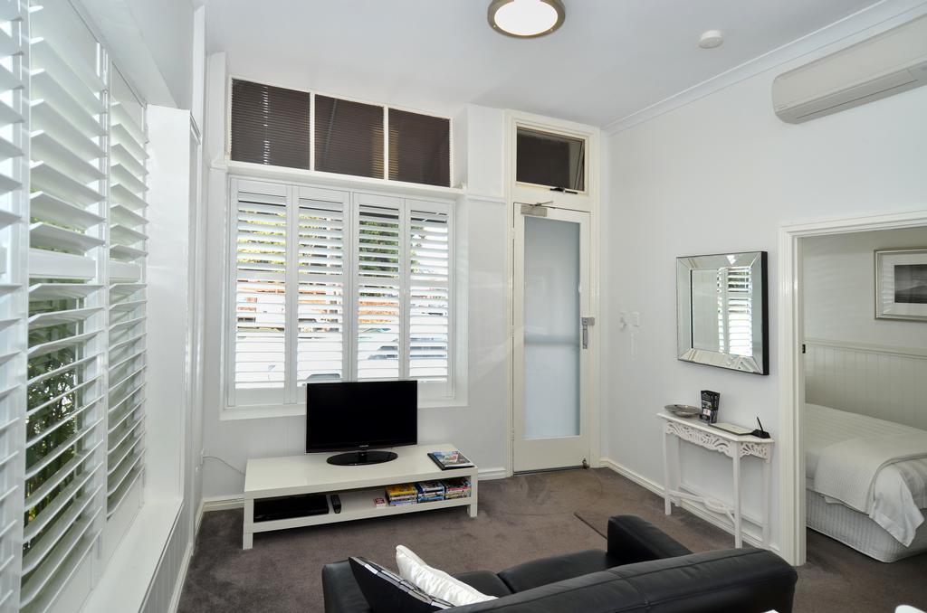 Albany Central Apartments Room photo