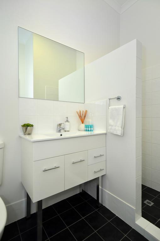 Albany Central Apartments Room photo