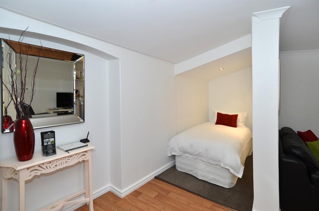 Albany Central Apartments Room photo